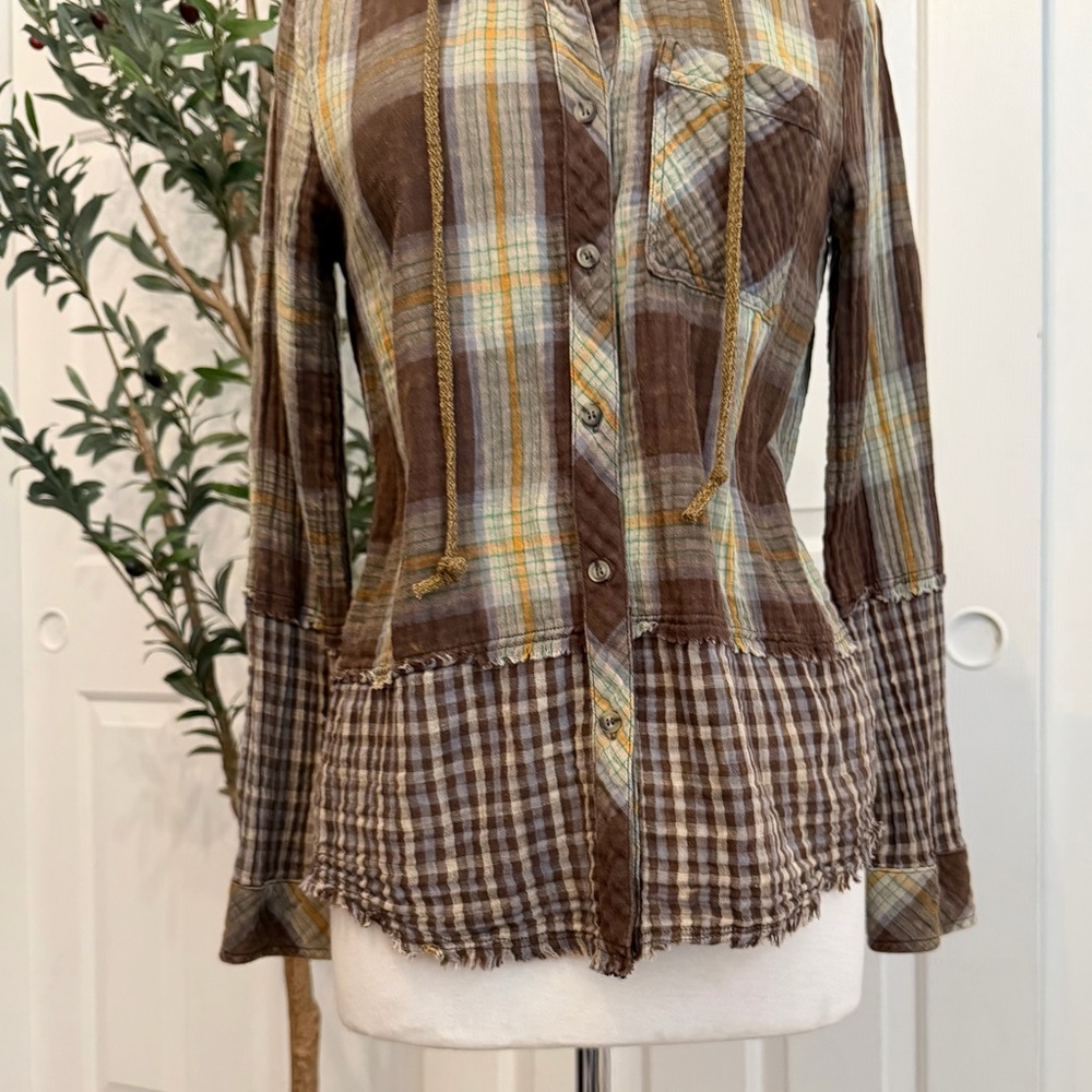Hooded Button-Up Shirt Soft Plaid Raw Hemline - Picture 4 of 8
